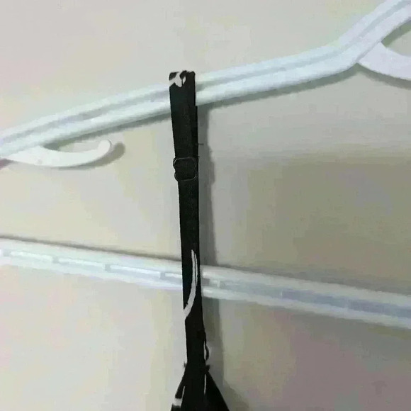 Smart Set, adjustable strap, cami top, black  and white, size small - Picture 10 of 13